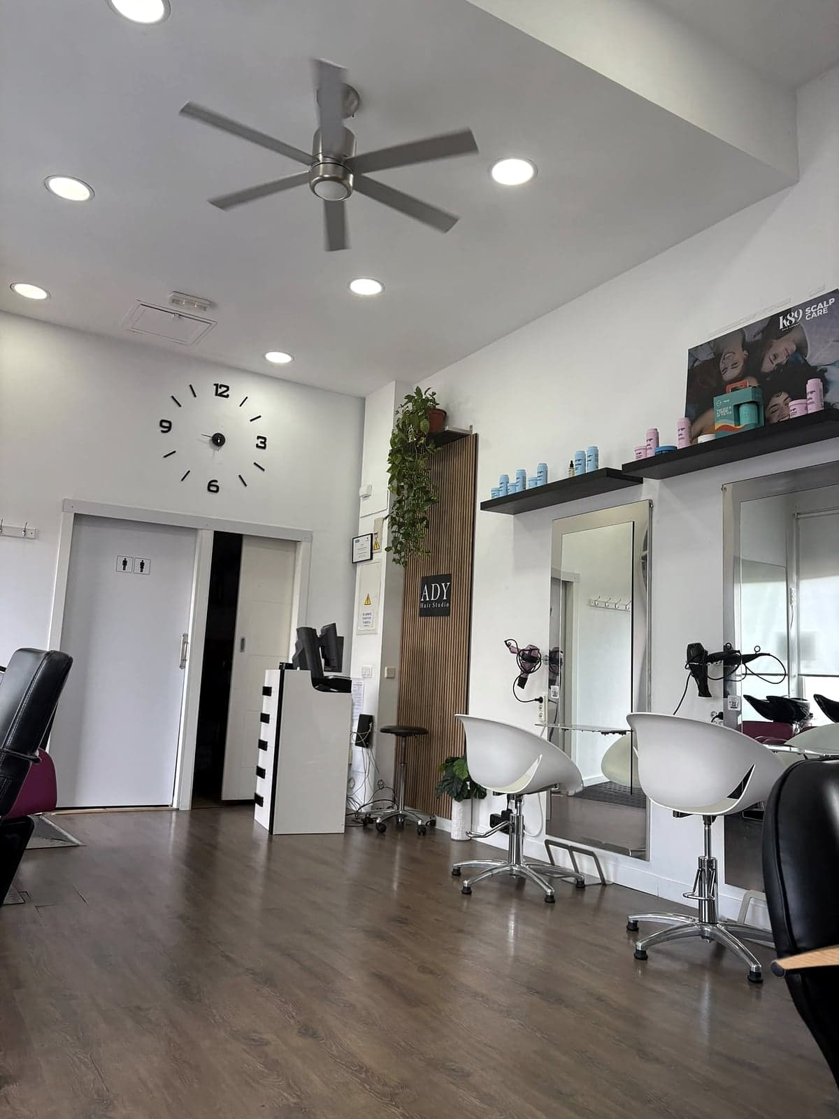 Interior del estudio ADY Hair Studio